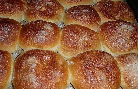 Tłusty Czwartek przepisy na słodkie pączki i faworki