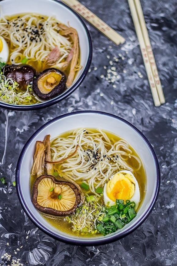 Ramen – japońska zupa aromatyczna i sycąca
