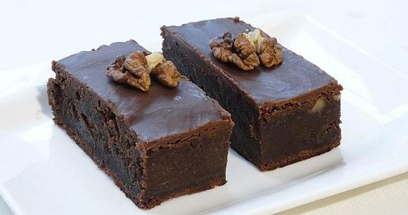 Brownie z orzechami i czekoladą