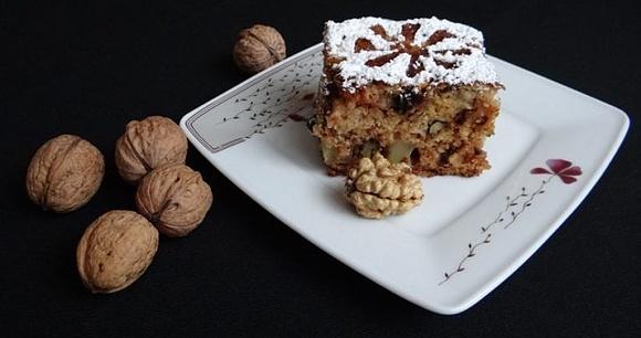 Ciasto z orzechami i jabłkami