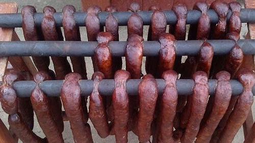 Kiełbasa swojska z czosnkiem - przepis na domowe wędliny