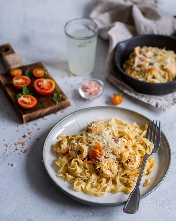 Tagliatelle z krewetkami i pomidorami