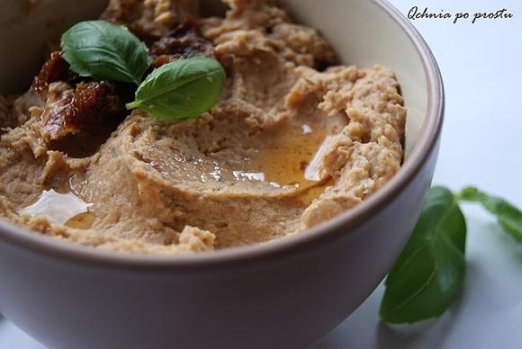 Hummus z suszonymi pomidorami