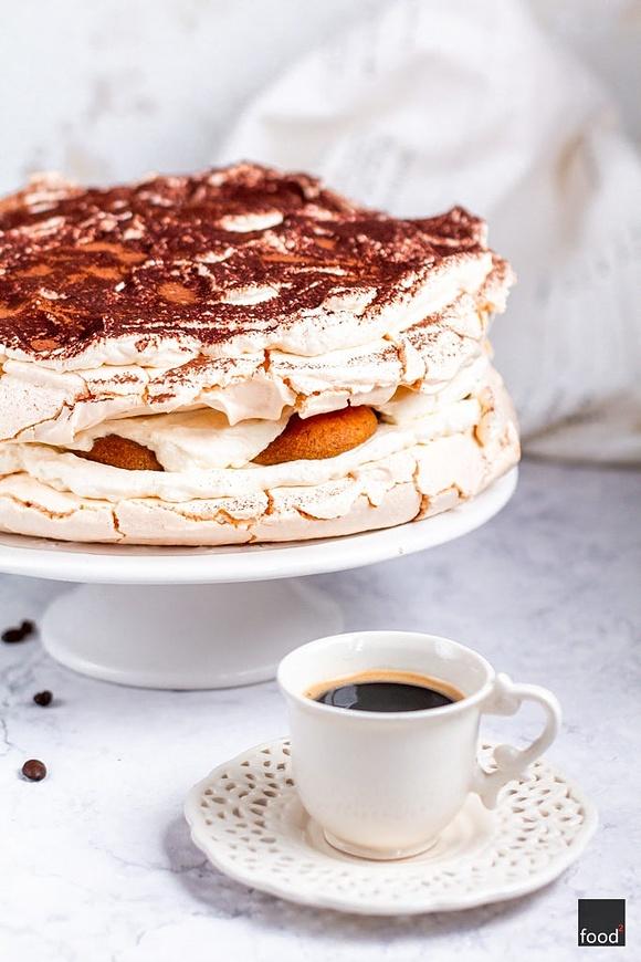 Tort bezowy tiramisu