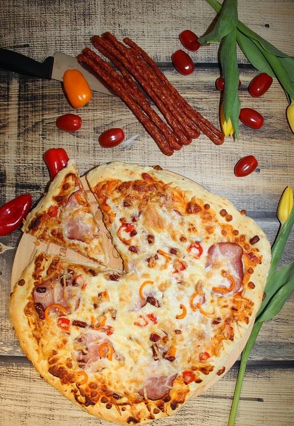 Prosty przepis na domową pizzę