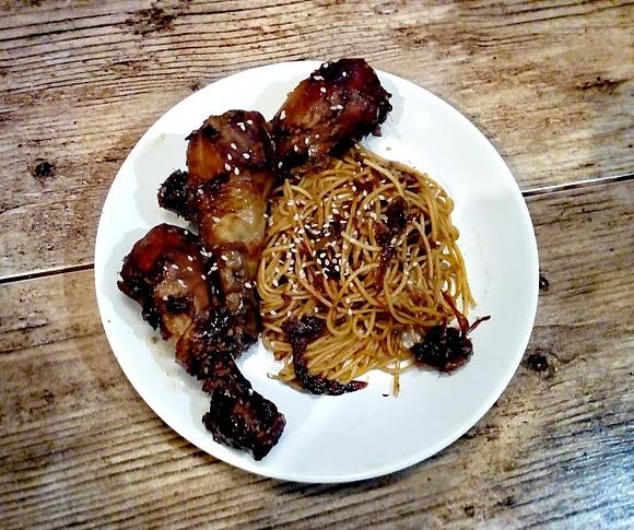 Kurczak teriyaki z makaronem