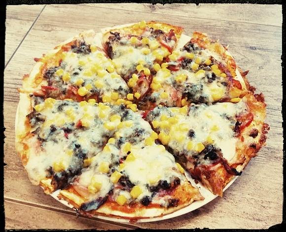 Pizza na spodzie z tortilli