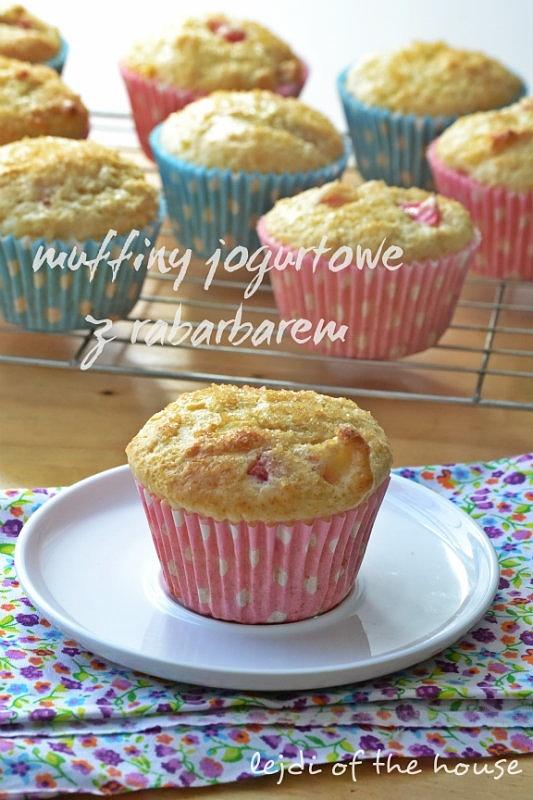 Jogurtowe muffiny z rabarbarem