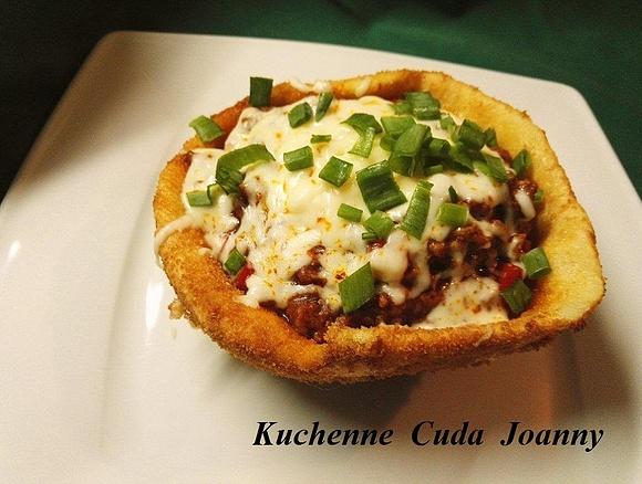 Chili w koszyczkach serowych