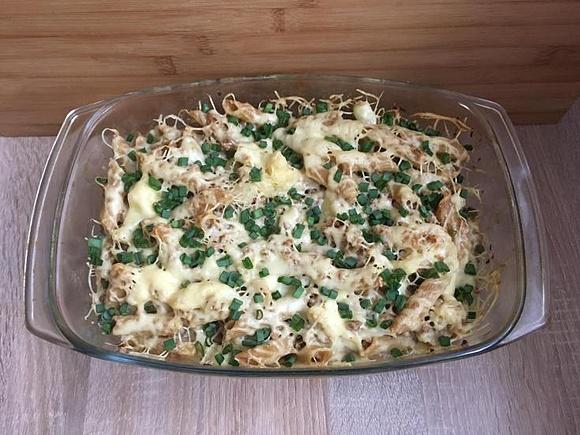 Zapiekanka z mięsem mielonym, makaronem i kalafiorem