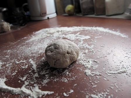Wegańskie chaczapuri ze szpinakiem i ziemniakami