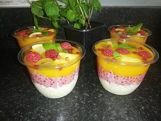 Kokosowo-malinowa tapioka z mango