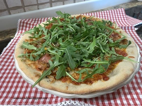 Pizza na zakwasie z mąki orkiszowej i zakwasu żytniego