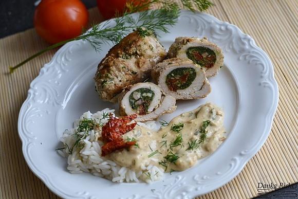 Roladki drobiowe ze szpinakiem i suszonymi pomidorami