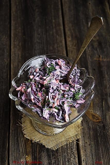 Coleslaw z czerwonej kapusty