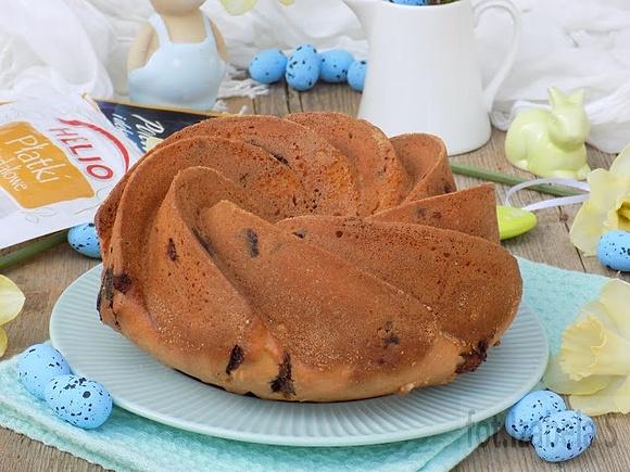 Babka wielkanocna z migdałami i czekoladą