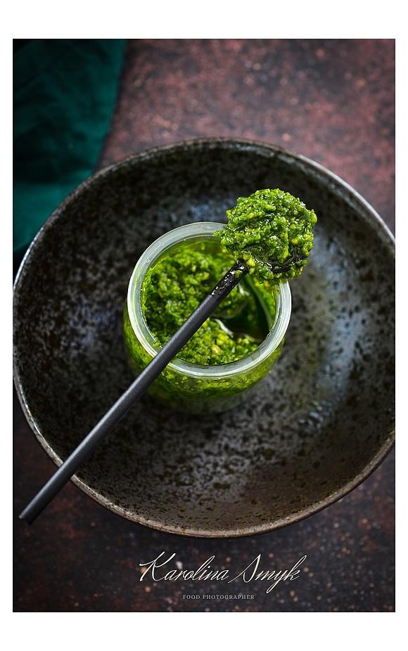 Pesto z orzechów laskowych i pietruszki