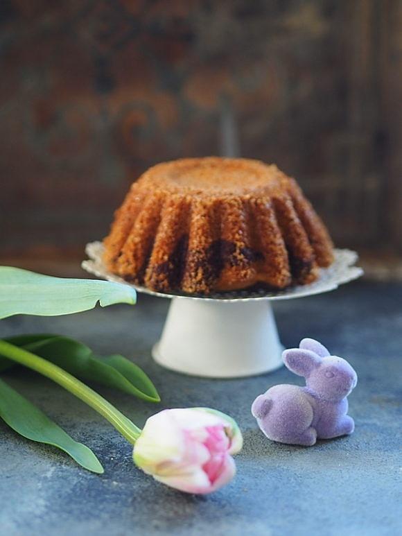 Wielkanocna babka z kakao rumem i skórką z brązowego cukru