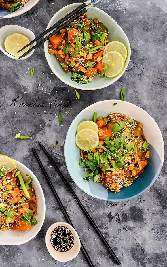Curry z batatami cukinią i kukurydzą