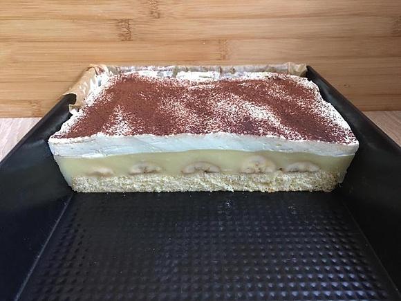 Ciasto bananowe z kremem śmietankowym i galaretką