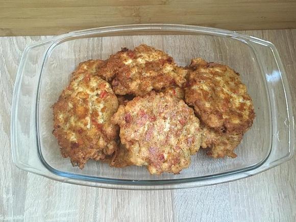 Kotlety siekane z kurczaka z papryką