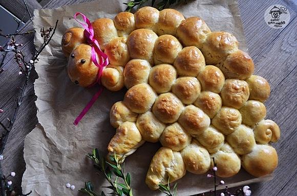 Drożdżowy baranek wielkanocny