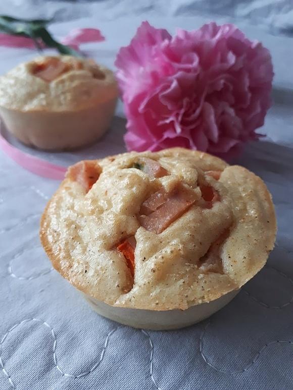 Jajeczne muffinki z kiełbaską
