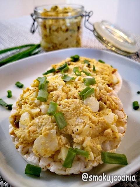 Pasta jajeczna z tuńczykiem i ogórkiem kwaszonym