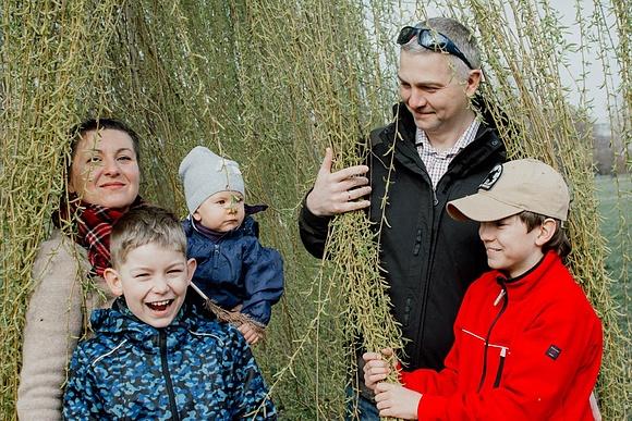 Sesja rodzinna w plenerze w Parku Skaryszewski