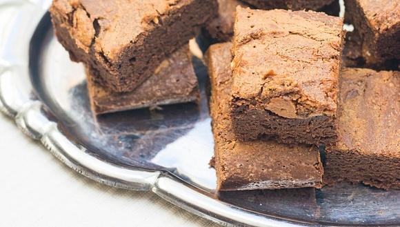 Ranne ptaszki i brownie z masłem orzechowym