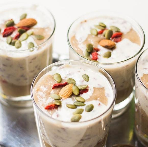 Superfoods pudding na maślance z siemieniem lnianym