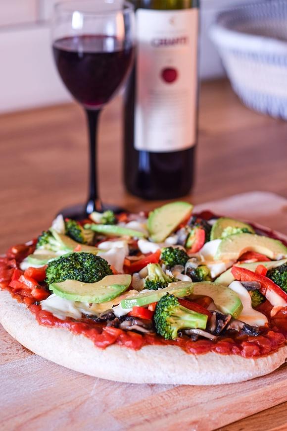 Pizza z patelni z warzywami