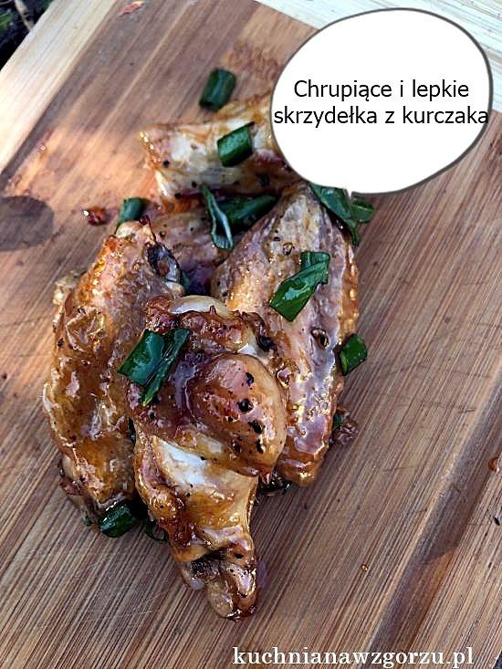 Skrzydełka z kurczaka, chrupiące i lepkie – najlepsze