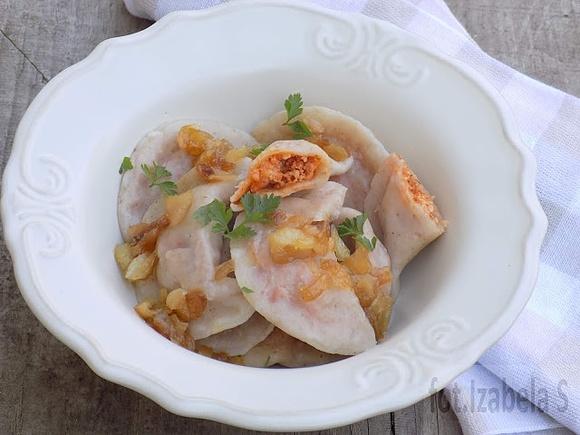Pszenno-orkiszowe pierogi z drobiowym farszem