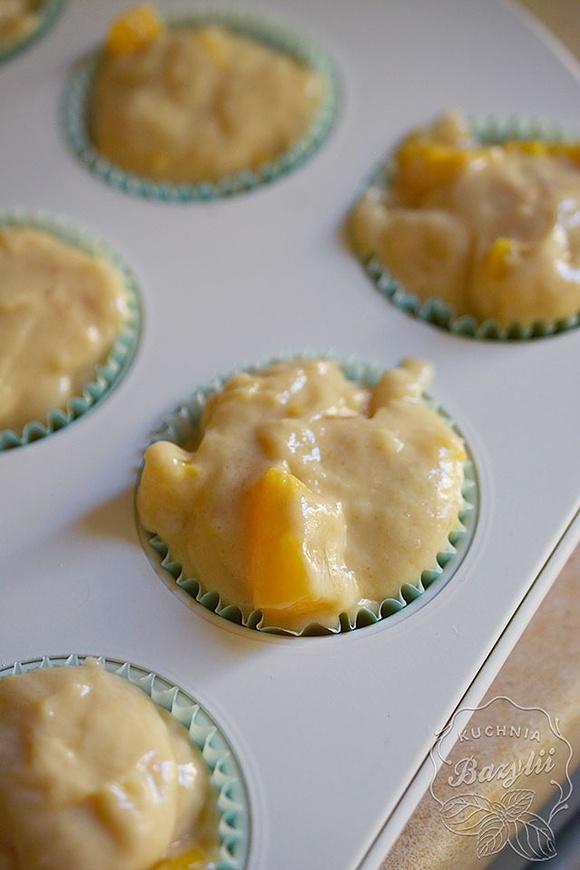 Muffinki z brzoskwiniami z puszki