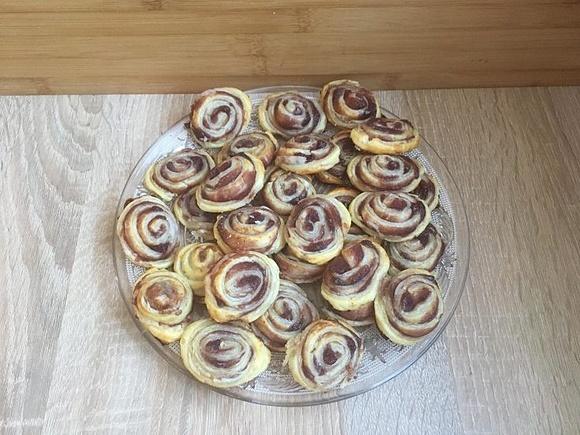 Ciastka Leniwca - szybkie ciasteczka z ciasta francuskiego i dżemu