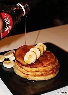 Pancakes bez wody gazowanej z syropem klonowym