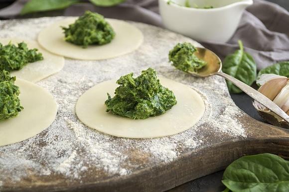 Pierogi z fetą i szpinakiem