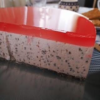 Sernik na zimno z galaretką i nasionami chia