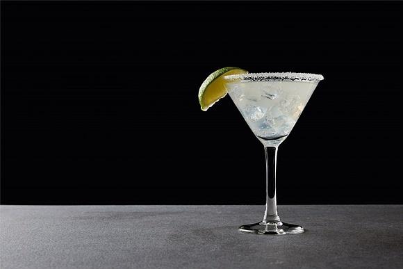 Biała dama drink - przepyszny koktajl na bazie ginu i cytrusów