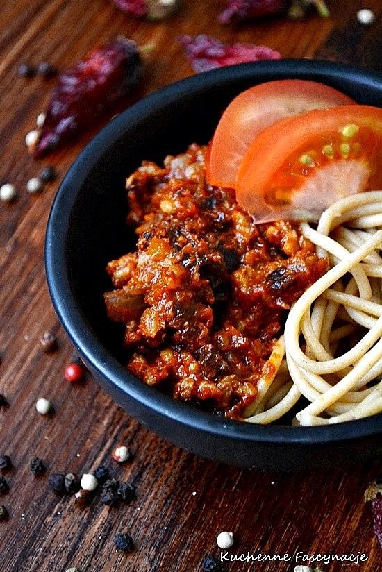 Sos do makaronu barbecue z cebulą śliwką i whisky