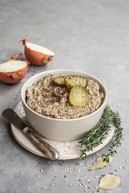 Pasta pieczarkowa o smaku pasztetowej