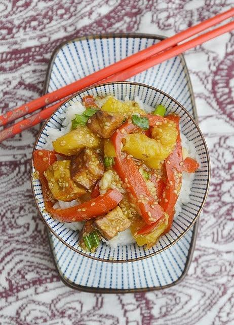Tofu z ananasem i papryką
