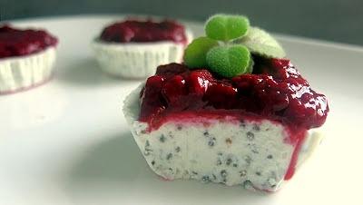 Mini serniki z chia i malinami
