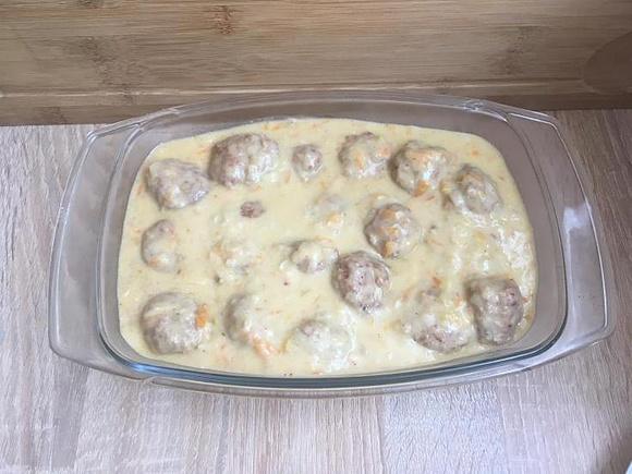 Pulpety w sosie porowo-śmietanowym