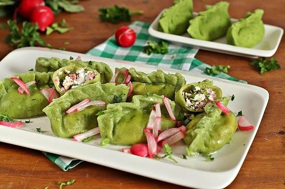Pierogi zero waste z rzodkiewką i twarożkiem