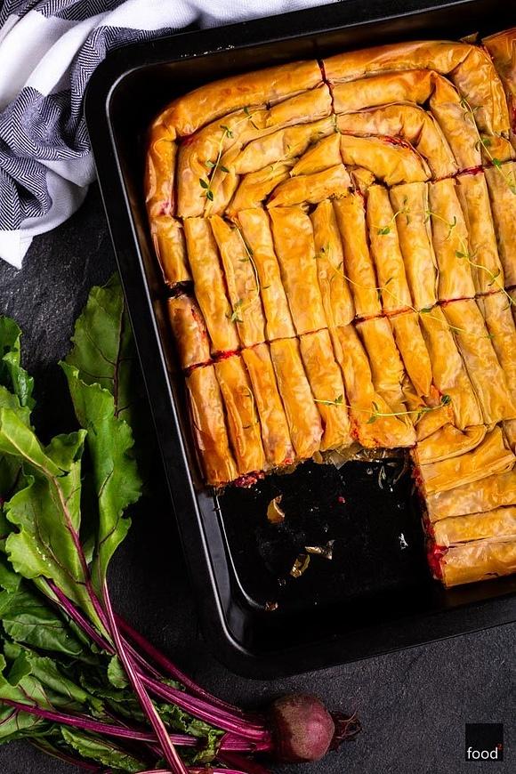 Burek z serem feta i botwiną