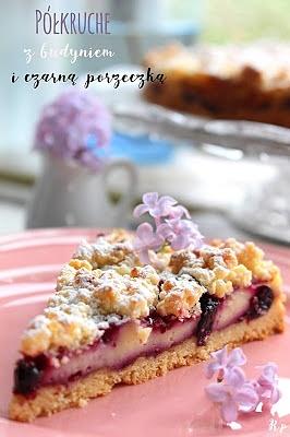Tarta z budyniem i czarną porzeczką