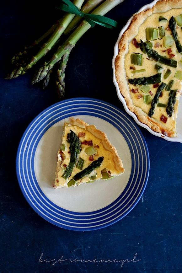 Tarta z zielonymi szparagami i boczkiem