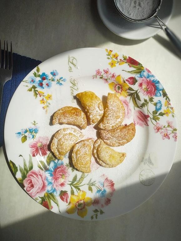 Kreteńskie pierożki z serem kalitsounia me mizithra